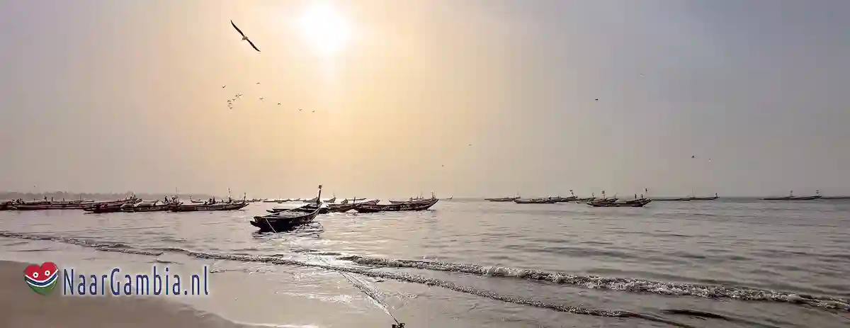 De zee skyline van Tanji in Gambia.