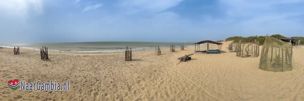 Op het strand van zuidwest Gambia.